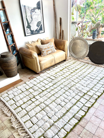 Moroccan BENI OUARAIN rug BO203 - 255 x 154 cm/ 8.3 x 5 FT