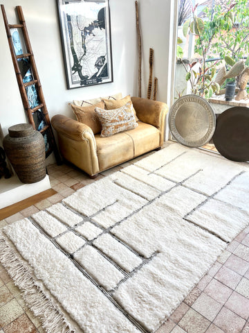 Moroccan BENI OUARAIN rug BO199 - 263 x 153 cm/ 8.6 x 5 FT