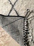Moroccan BENI OUARAIN rug BO177 - 245 x 158 cm/ 8 x 5.2 FT