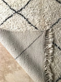 Moroccan BENI OUARAIN rug BO188 - 192 x 139 cm/ 6.3 x 4.6 FT