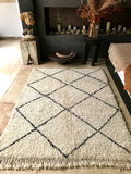 Moroccan BENI OUARAIN rug BO188 - 192 x 139 cm/ 6.3 x 4.6 FT