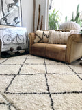 Moroccan BENI OUARAIN rug BO188 - 192 x 139 cm/ 6.3 x 4.6 FT